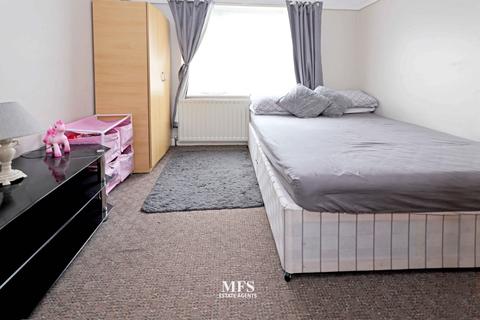 40 Greenway Gardens, Greenford, UB6 9TU