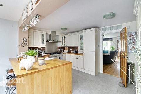 11 Wepham Close, Hayes, UB4 9YG