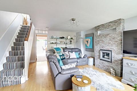11 Wepham Close, Hayes, UB4 9YG