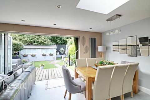 11 Wepham Close, Hayes, UB4 9YG
