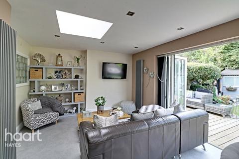 11 Wepham Close, Hayes, UB4 9YG