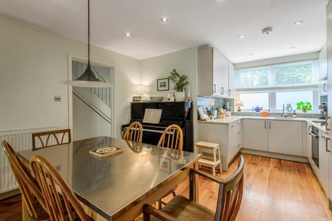 58 Whitby Court, London, N7 0SU