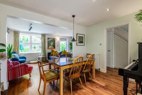 58 Whitby Court, London, N7 0SU