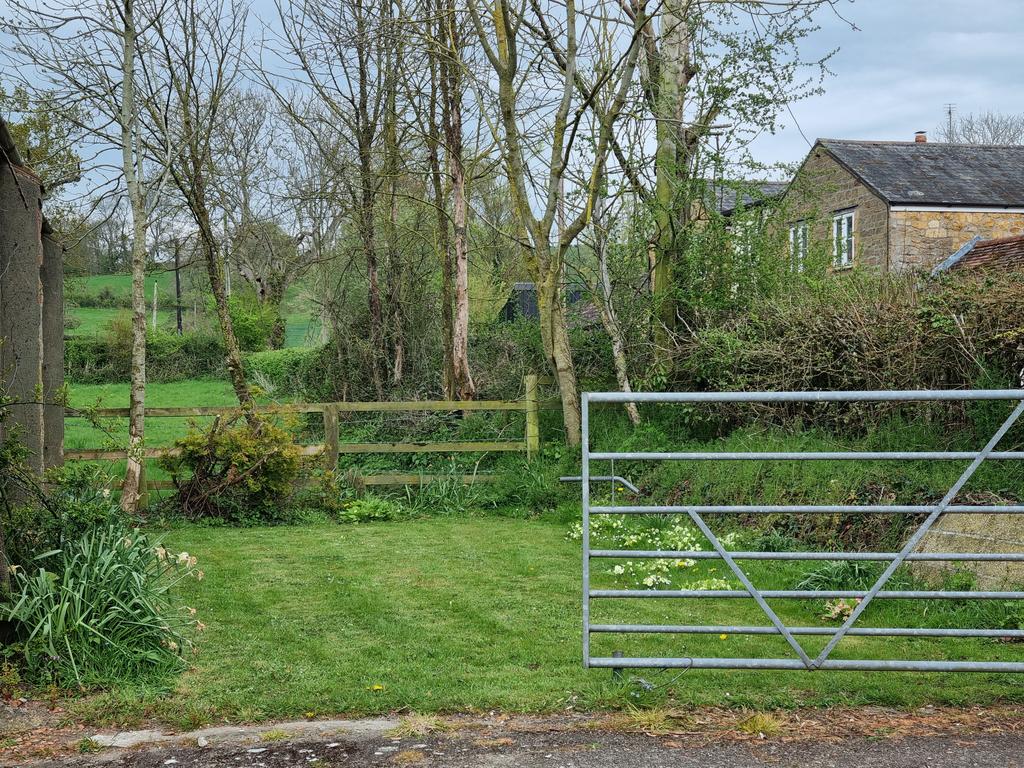 Garden available opposite if required