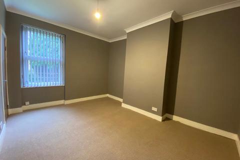 3 bedroom flat to rent, Norham Street, Flat 0-1, Glasgow G41