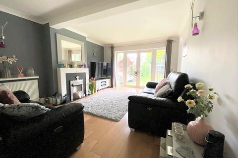 4 bedroom semi-detached house for sale - Nelson Road, Rayleigh, Essex, SS6