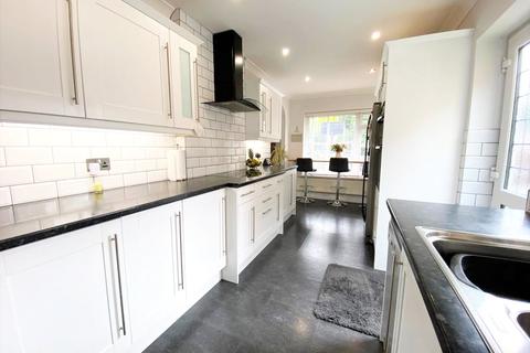 4 bedroom semi-detached house for sale - Nelson Road, Rayleigh, Essex, SS6
