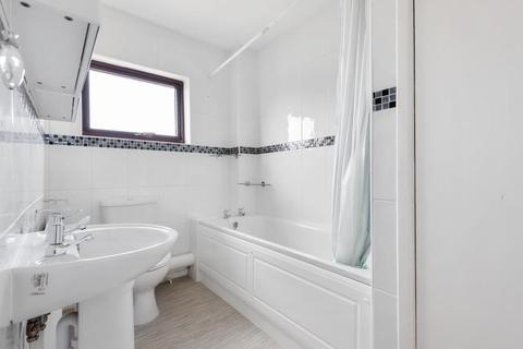 49 Blakes Avenue, Witney, OX28 3SX