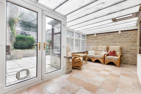 49 Blakes Avenue, Witney, OX28 3SX