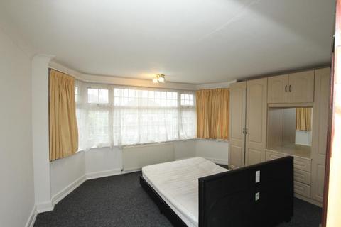 3 bedroom semi-detached house to rent, Woodcock Hill, Kenton HA3 0JN