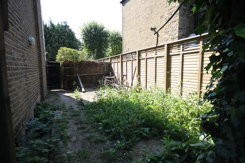 40 Micheldever Road, London, SE12 8LU