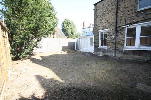 40 Micheldever Road, London, SE12 8LU