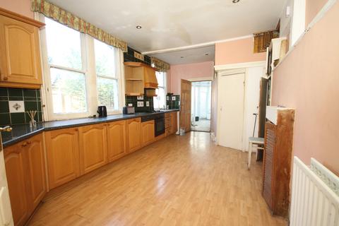 40 Micheldever Road, London, SE12 8LU