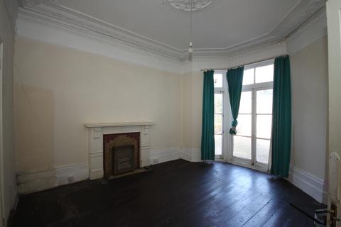 40 Micheldever Road, London, SE12 8LU
