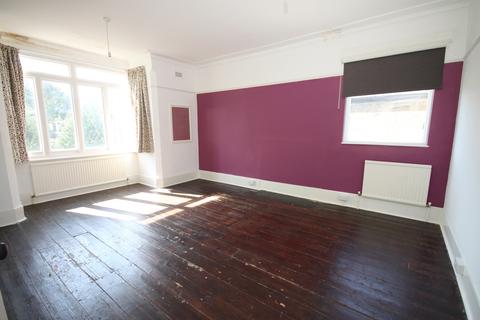 40 Micheldever Road, London, SE12 8LU