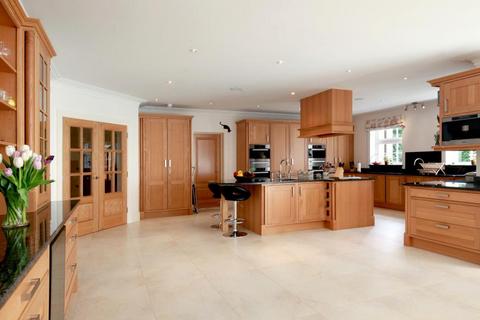 6 bedroom detached house to rent, Shrubbs Hill Lane, Sunningdale