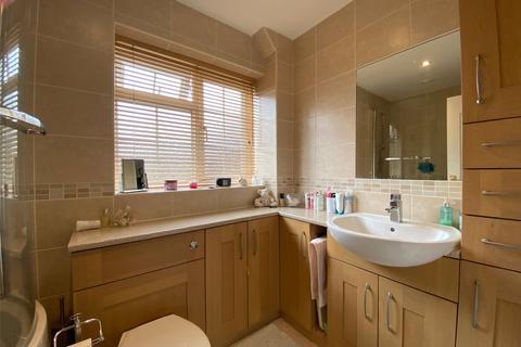 4 bedroom semi-detached house for sale - Bedford Close, Rayleigh, Essex, SS6