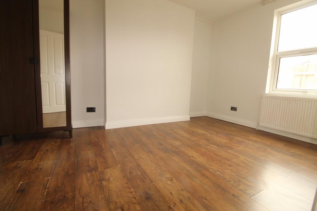 Newly Decorated Two Bedroom Flat in Hanwell