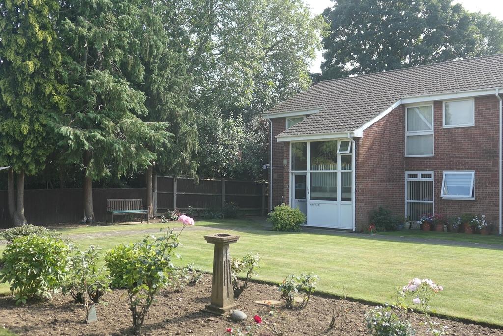 Elmbridge Road, Gloucester, GL2 1 bed flat £88,000