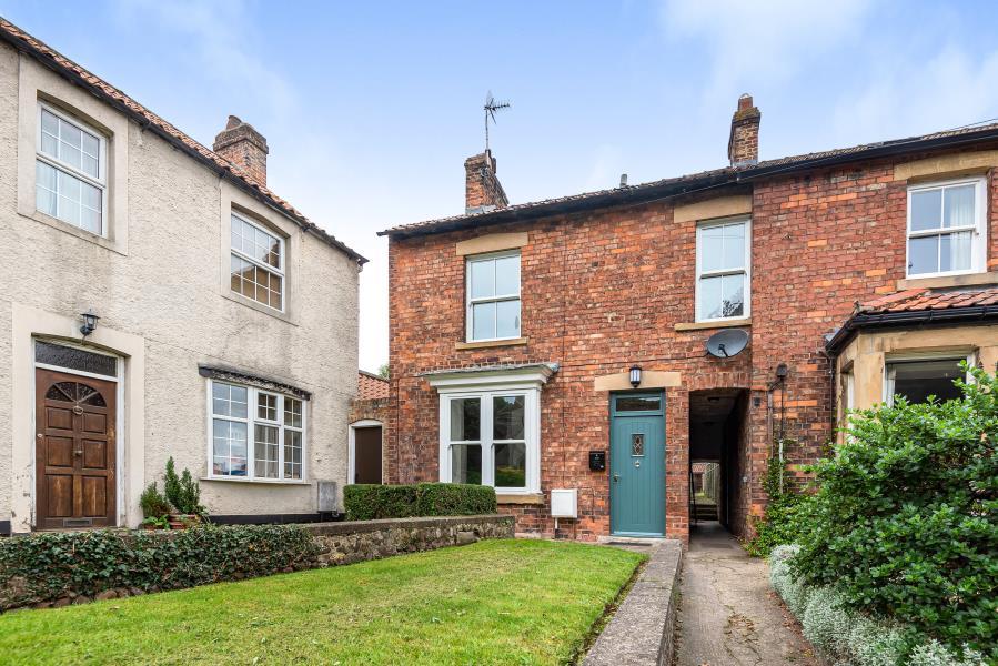 St. Johns Road, Monkton, HG3 3QU 3 bed end of terrace house £