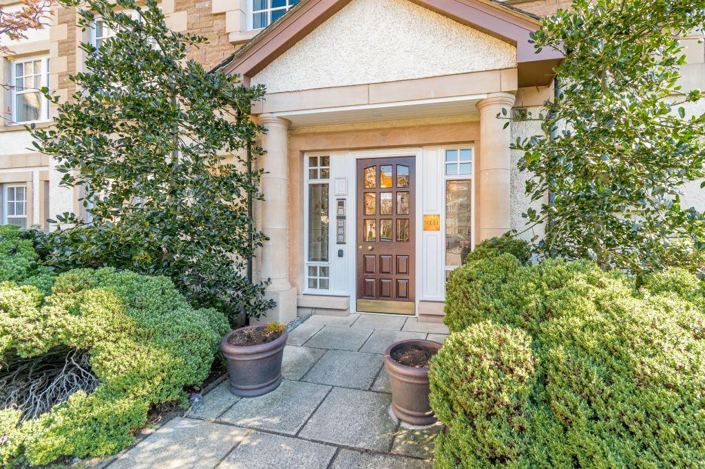 9/10 New Cut Rigg, Edinburgh, EH6 4QR 2 bed flat £280,000