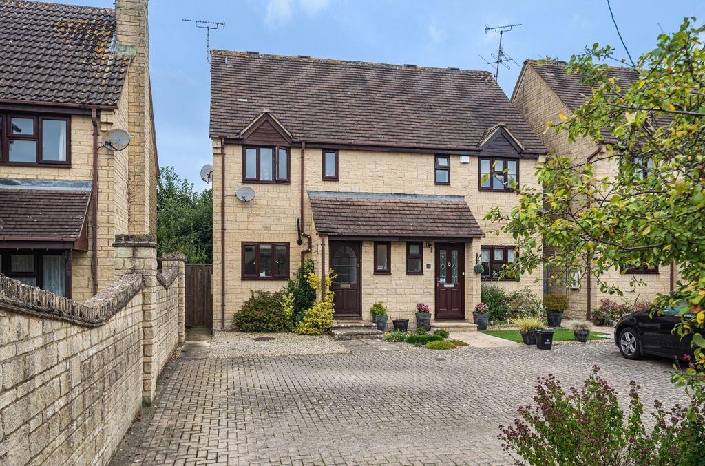 Michaels Mead, Cirencester GL7 1WE 3 bed semidetached house £310,000