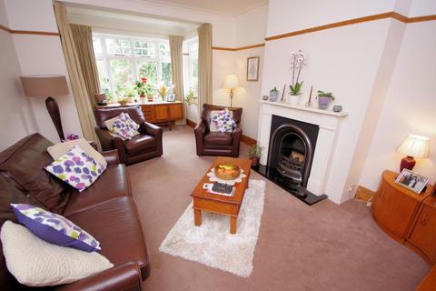 4 Ravensdale Avenue, London, N12 9HS