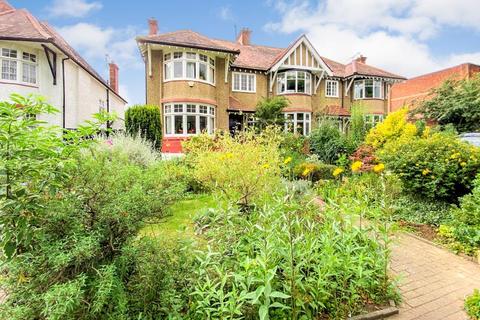4 Ravensdale Avenue, London, N12 9HS