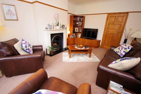 4 Ravensdale Avenue, London, N12 9HS