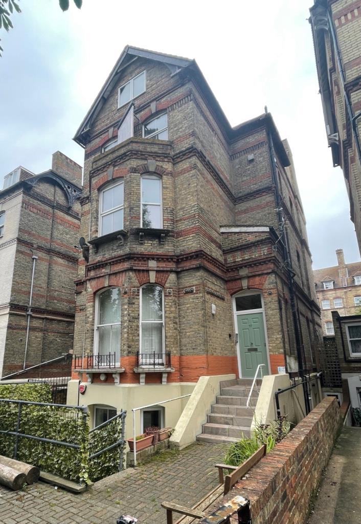 Second Floor Flat (Flat 4), 17 Earls Avenue, Folkestone, Kent 2 bed