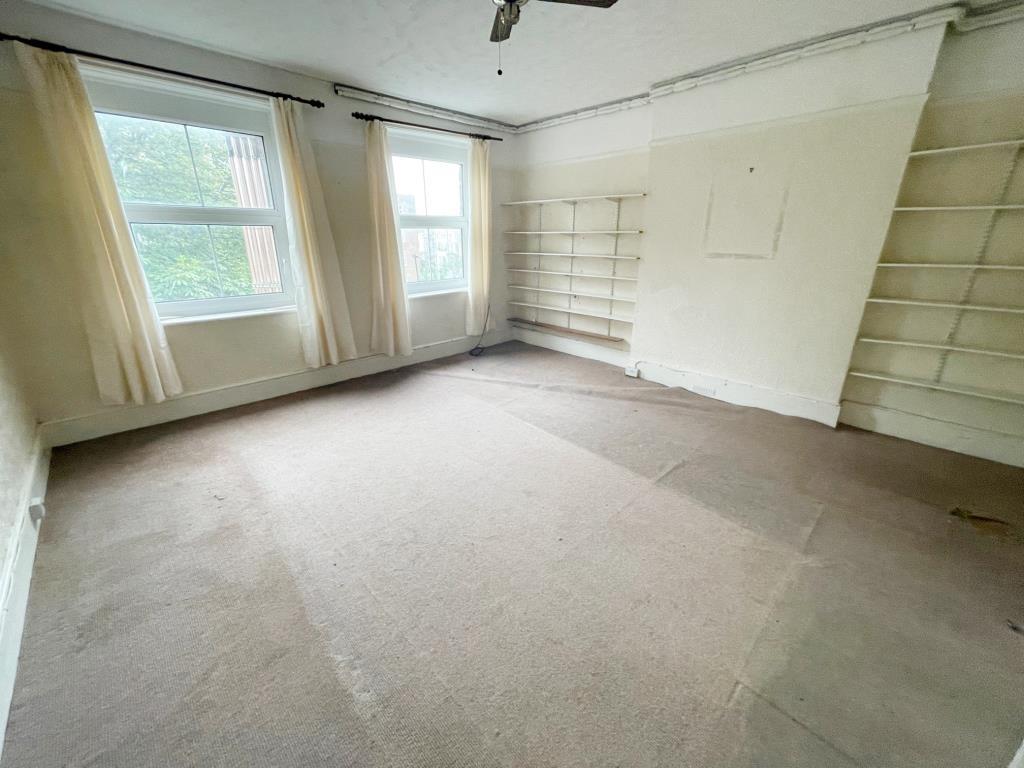 Second Floor Flat (Flat 4), 17 Earls Avenue, Folkestone, Kent 2 bed