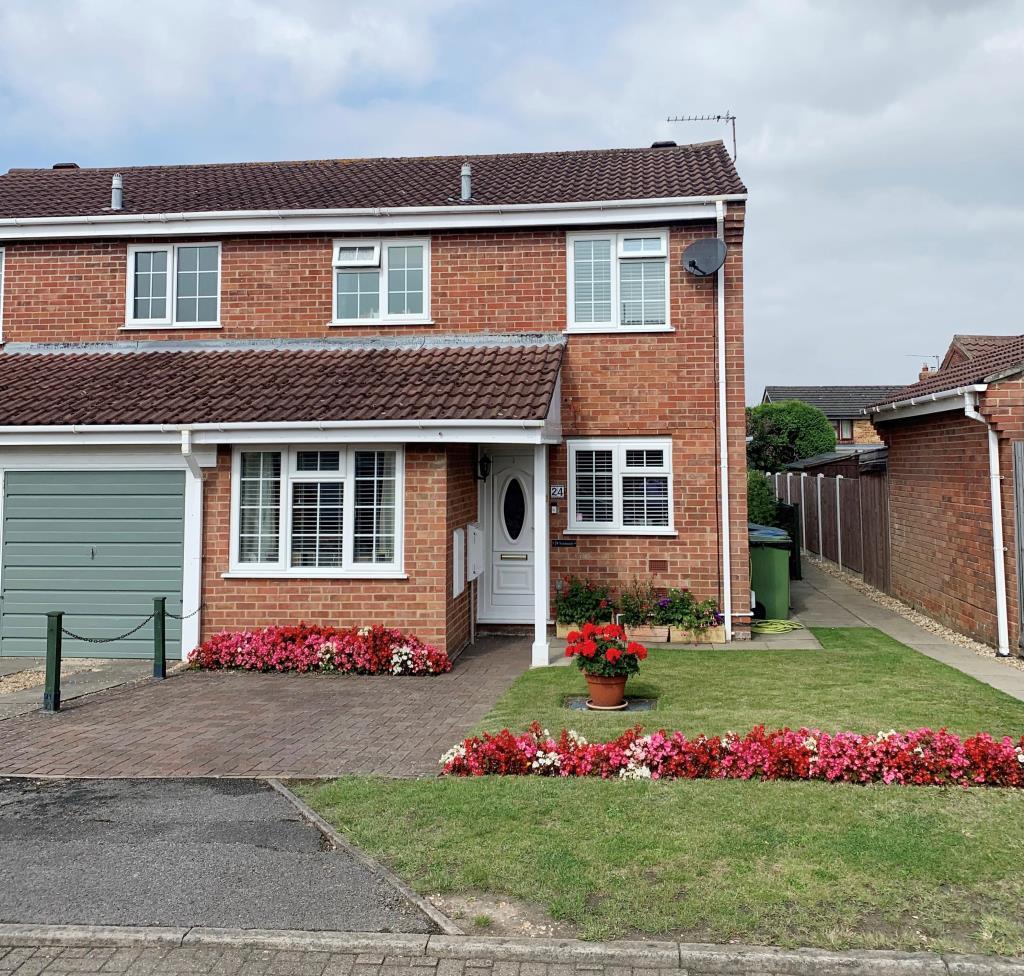 24 Cardinal Way, St Johns Road, Locks... 3 bed end of terrace house £