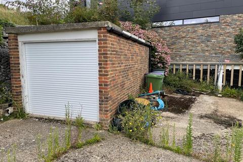 Tirrenia Cliff Road, Hythe, CT21 5XH