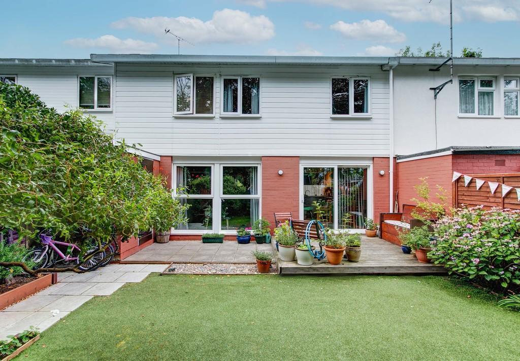 Flyford Close, Lodge Park, Redditch, B98 7LX 3 bed terraced house £