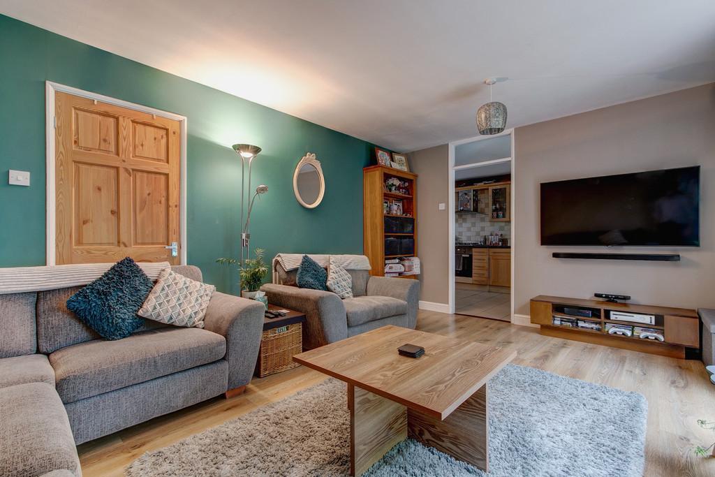 Flyford Close, Lodge Park, Redditch, B98 7LX 3 bed terraced house £