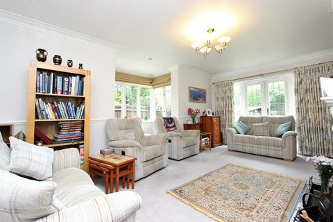 22 Beechfield, Banstead, SM7 3RG