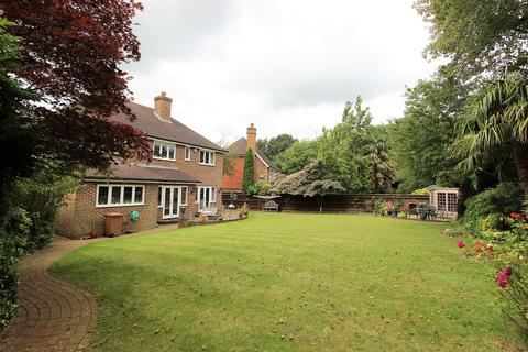 22 Beechfield, Banstead, SM7 3RG