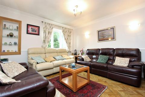 22 Beechfield, Banstead, SM7 3RG