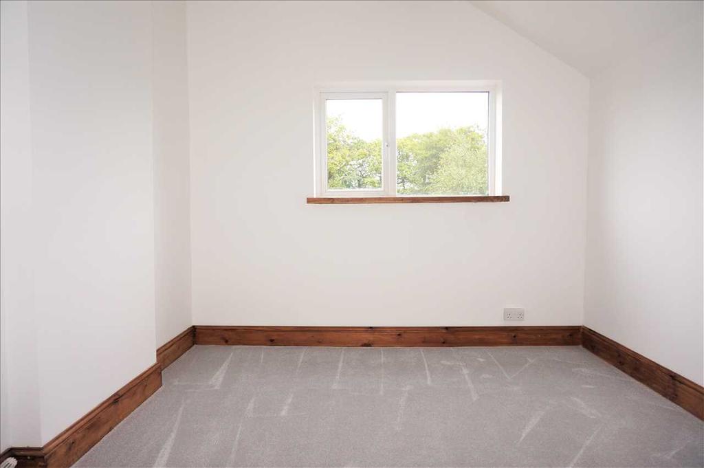 Back bedroom 2 :