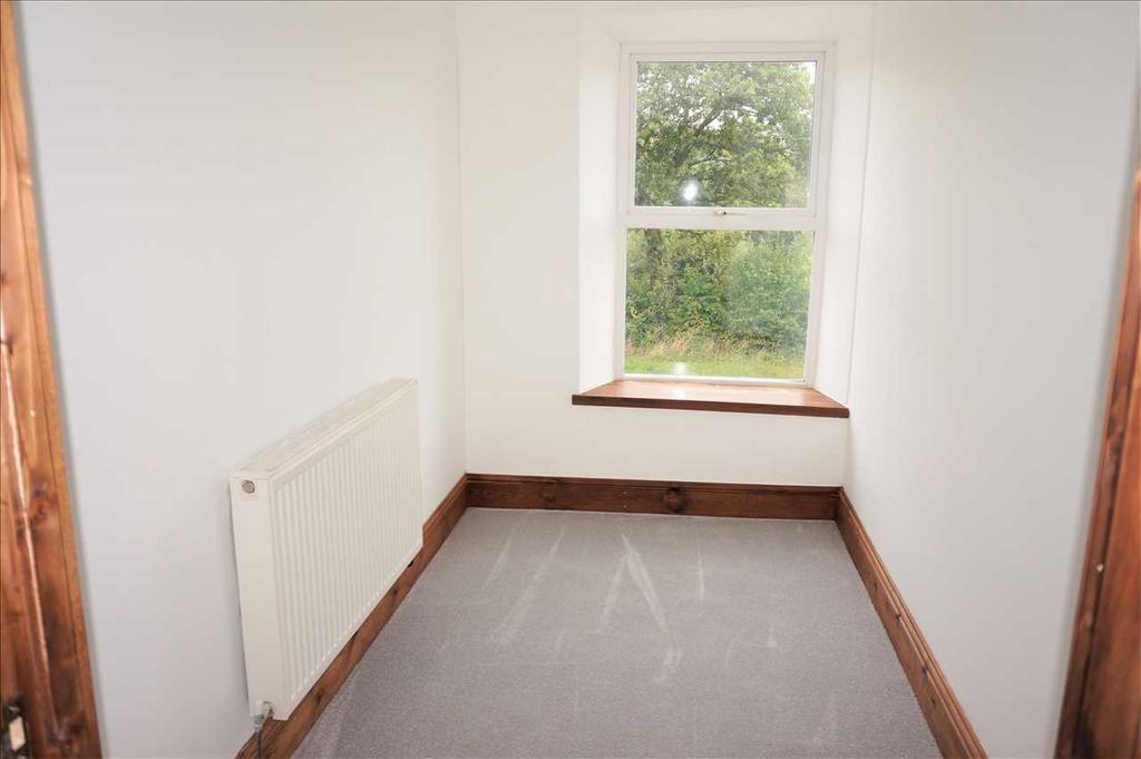 Front bedroom 3 :