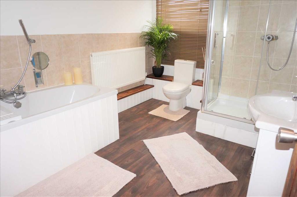 Family bathroom :
