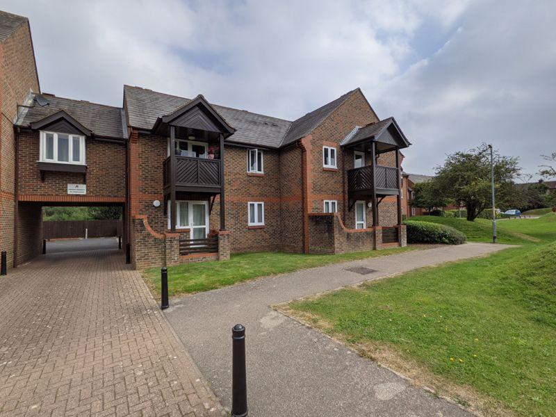 Douglas Road, Tonbridge, TN9 2UE 1 bed apartment £185,000
