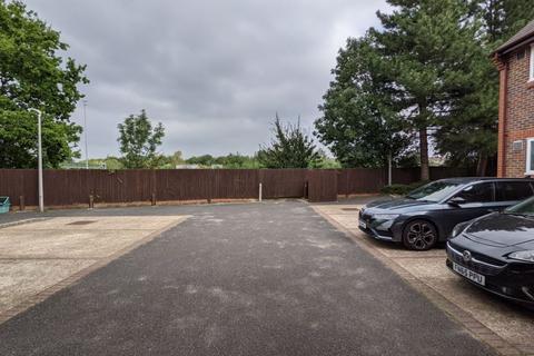 139 Douglas Road, Tonbridge, TN9 2UE