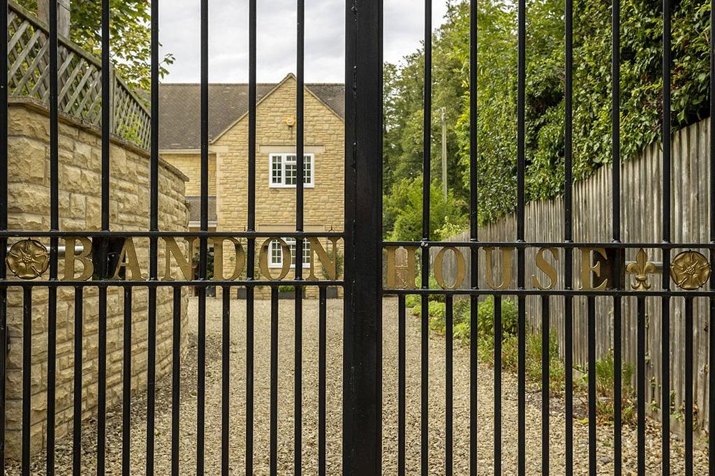 Electronic Gates