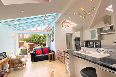 7 Avondale Crescent, Cardiff, CF11 7DE