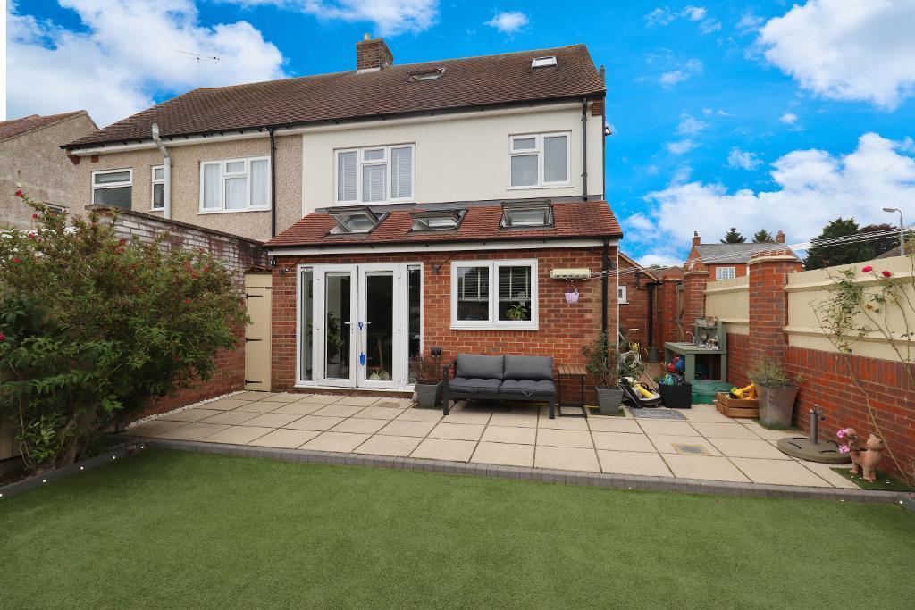 Ampthill Road, Shefford, Bedfordshire, SG17 5BB 4 bed semidetached house £475,000
