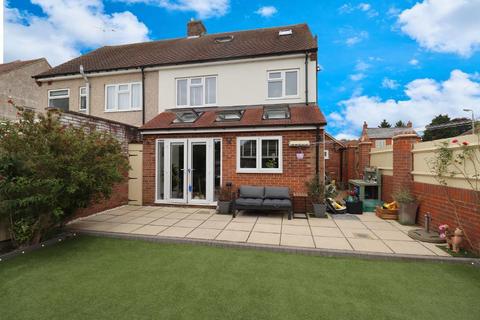 62 Ampthill Road, Shefford, SG17 5BB