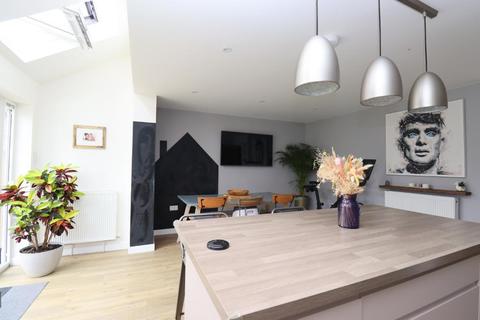 62 Ampthill Road, Shefford, SG17 5BB