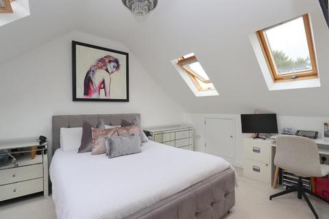 62 Ampthill Road, Shefford, SG17 5BB