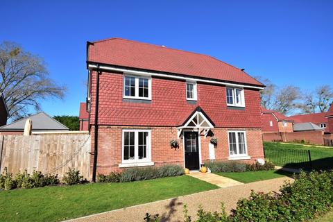 14 Keepsake Close, Farnham, GU9 7GS